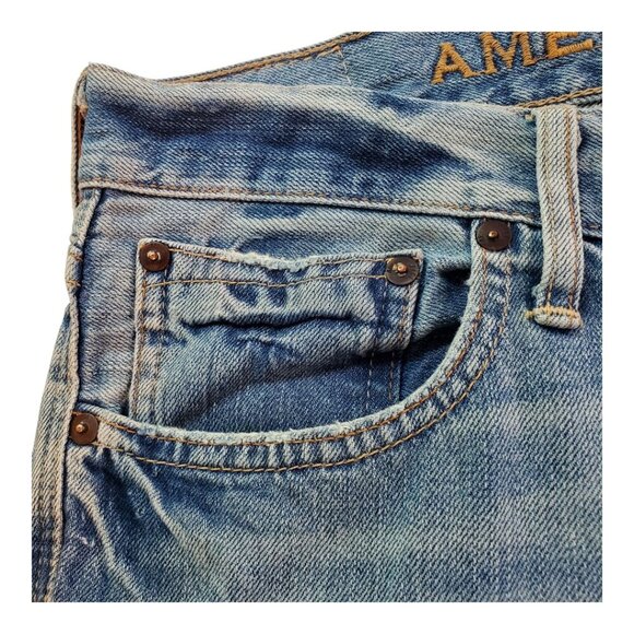 AMERICAN EAGLE SZ 33/32 Low rise Straight Distressed Light Wash Blue Jeans - Picture 2 of 15
